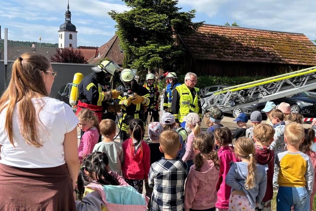 Die Feuerwehr beantwortet Fragen